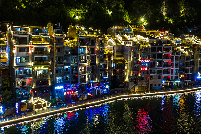想要夜游更炫目？景區(qū)亮化一定不可少！