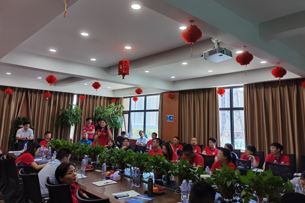 荊明慧會(huì)長(zhǎng)為華東中控鼓士氣拔業(yè)績(jī)