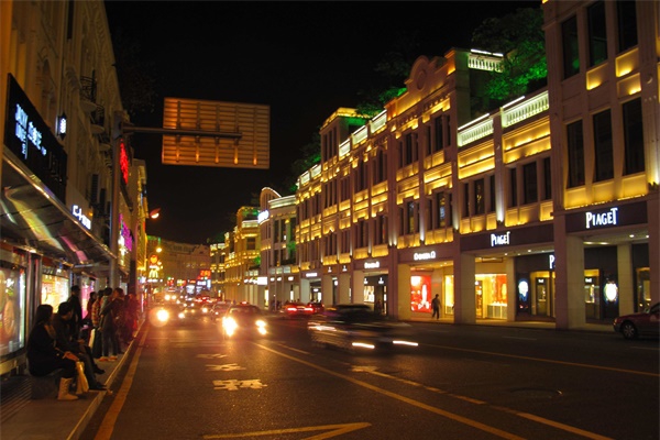 如何做好一個(gè)好的商業(yè)街夜景照明設(shè)計(jì)？