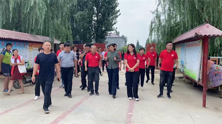 洪水顯大愛！明亮照明總經(jīng)理、河南牛商匯會長荊明慧攜牛商馳援安陽