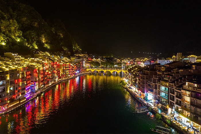 景區(qū)網(wǎng)紅打卡地燈光亮化工程應(yīng)該如何做？