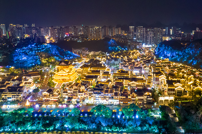 如何讓景區(qū)從"到此一游"變成"深度夜游"？亮化工程很關(guān)鍵