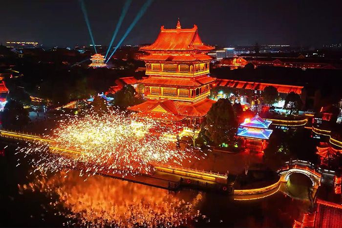 游客為啥提前離場(chǎng)？因?yàn)闆](méi)有燈光亮化的景區(qū)夜景“毫無(wú)看點(diǎn)”！